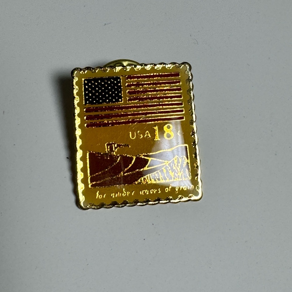 Vintage Gold USA Flag $.18 Stamp‎ Pin